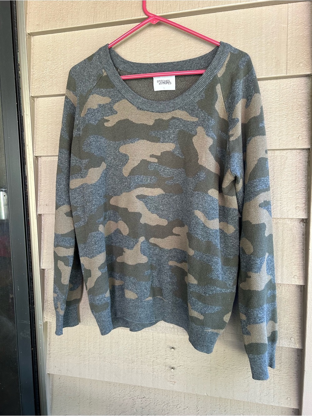 Stitches and Stripes Comfortable Camo Pullover Sweatershirt. L